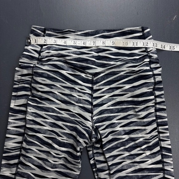 Nike Dri-Fit Capri Leggings Women's Medium Black White Zebra Print Stretch Gym - Picture 6 of 10